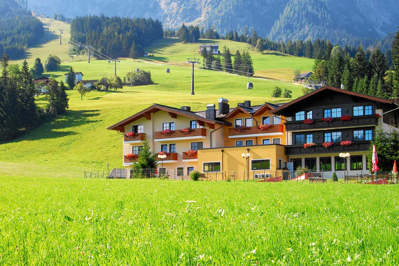 Hotel Traunstein in Abtenau im Sommer